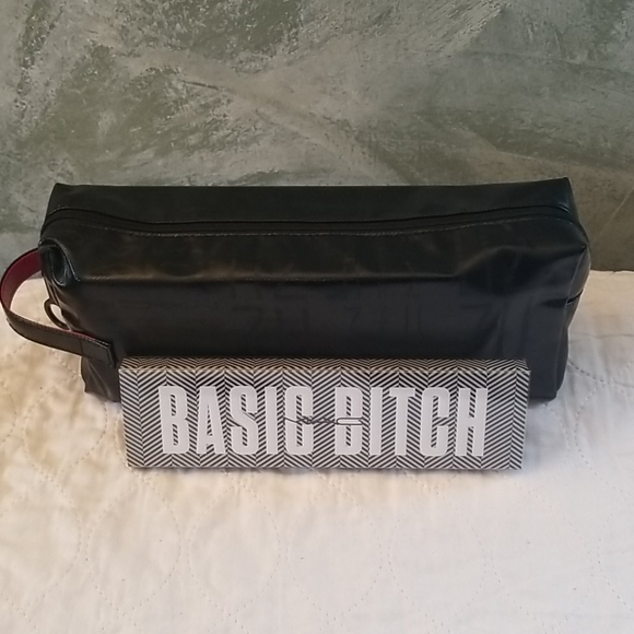 MAC Large Cosmetic Bag & Basic Bitch Eyeshadow - Picture 5 of 5